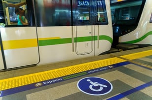 El Metro realiza prueba piloto para facilitar el acceso a los trenes de las personas con discapacidad física usuarias de silla de ruedas