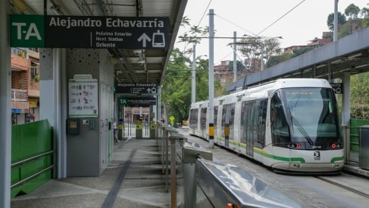 Tranvia-parada-alejandro-echavarria-530x300