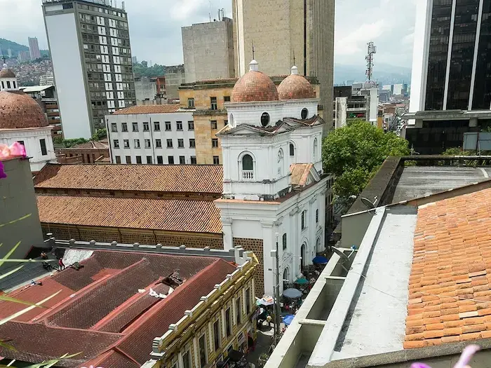 metro-medellin-basilica